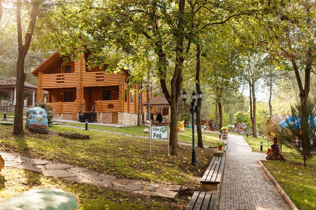 Sky Land Camping & Resort Cricova Ngoại thất bức ảnh