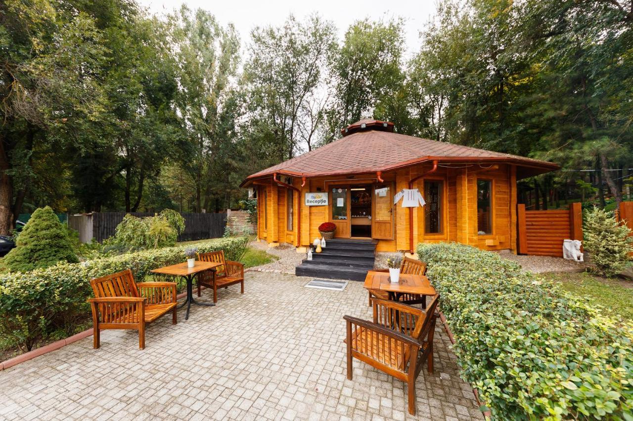 Sky Land Camping & Resort Cricova Ngoại thất bức ảnh
