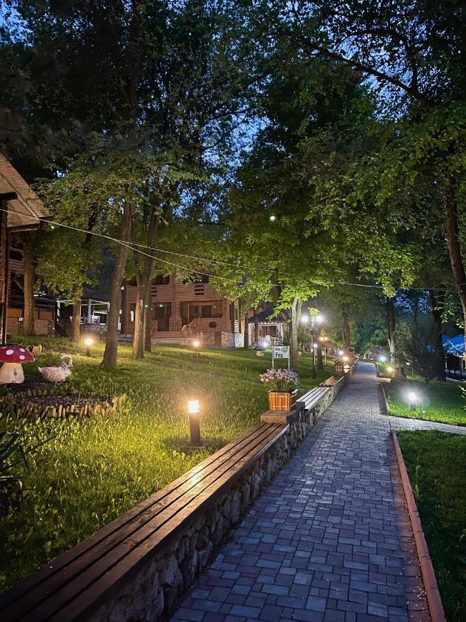 Sky Land Camping & Resort Cricova Ngoại thất bức ảnh