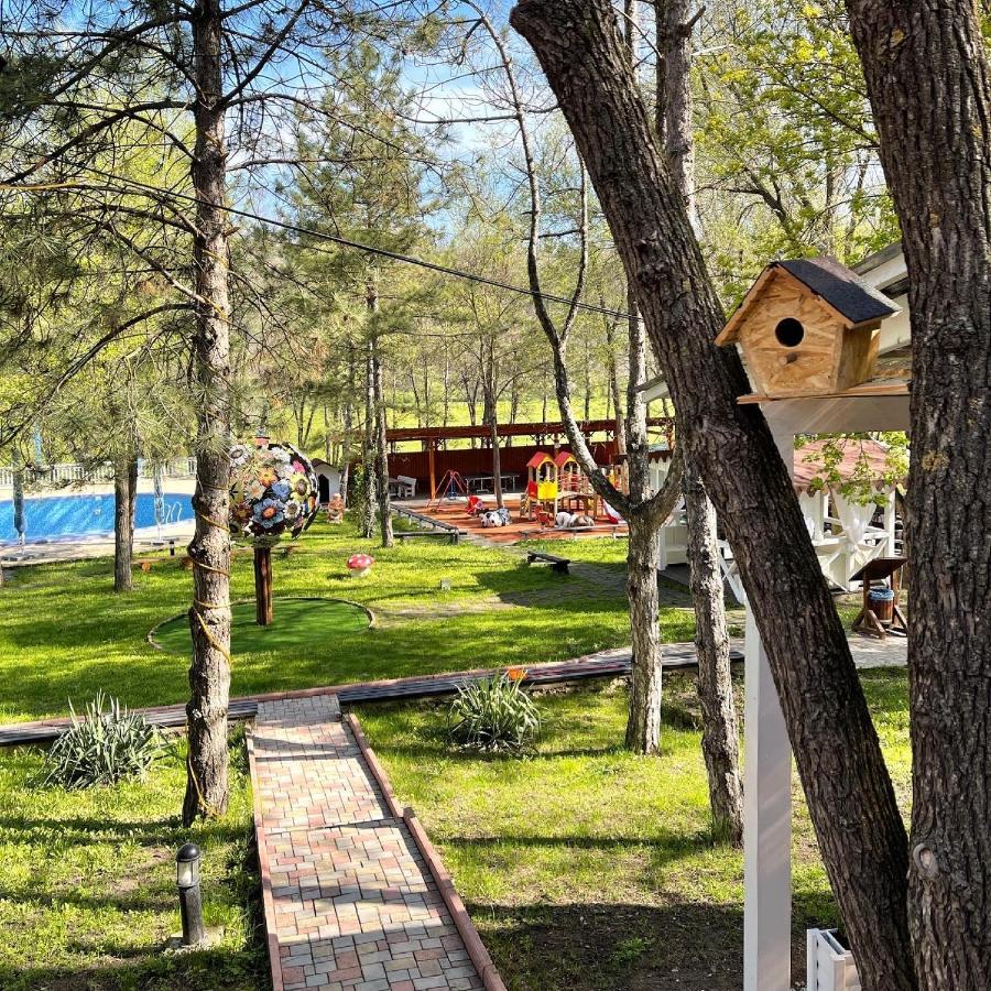 Sky Land Camping & Resort Cricova Ngoại thất bức ảnh