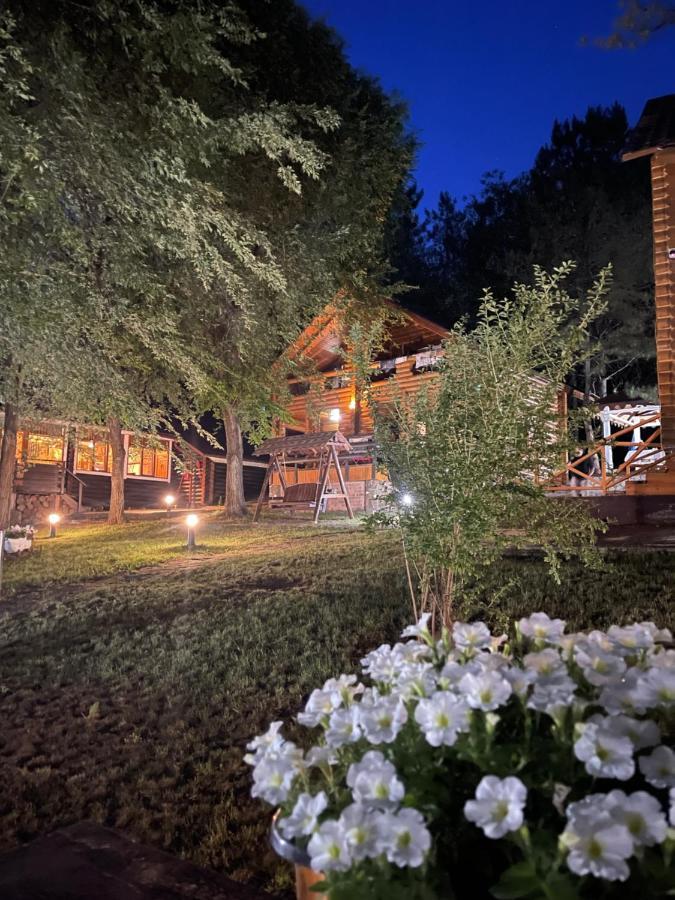 Sky Land Camping & Resort Cricova Ngoại thất bức ảnh